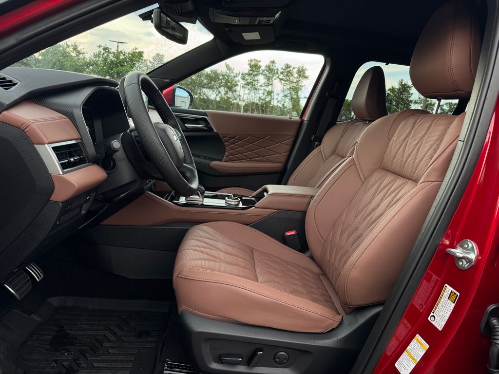 2025 Mitsubishi Outlander SEL photo 12