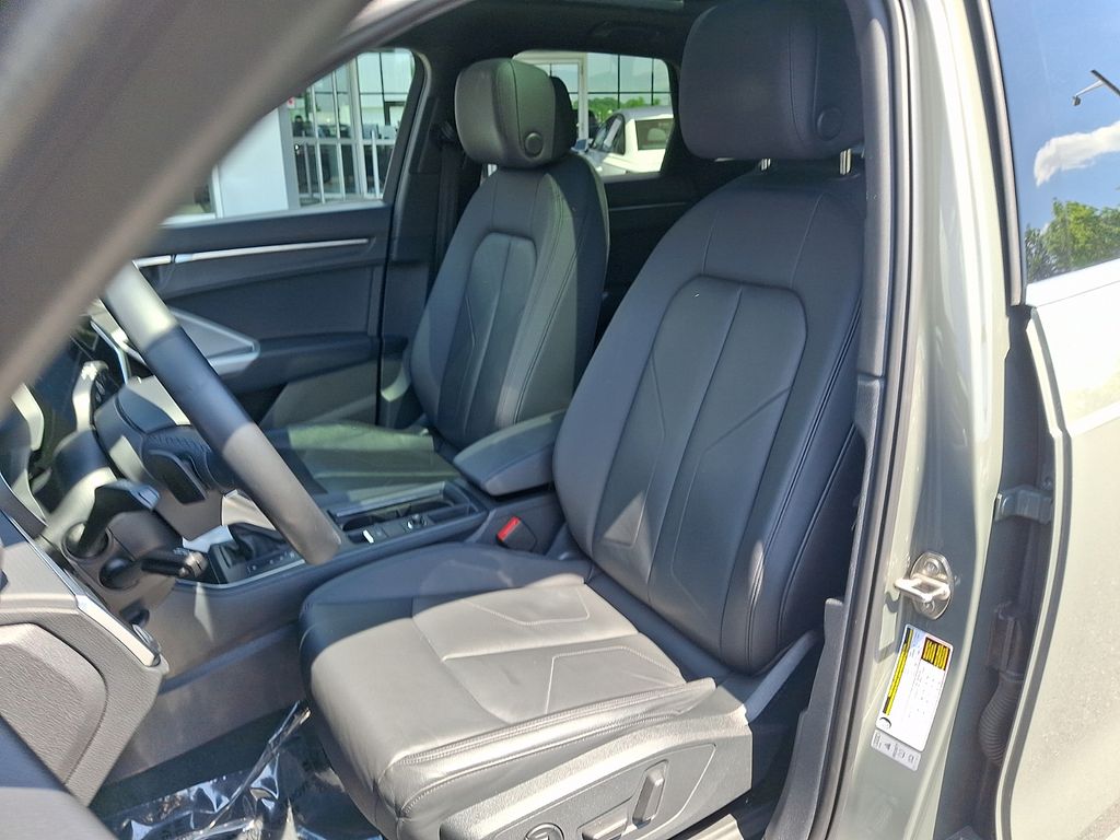 Thumbnail: 2022 Audi Q3 - 13