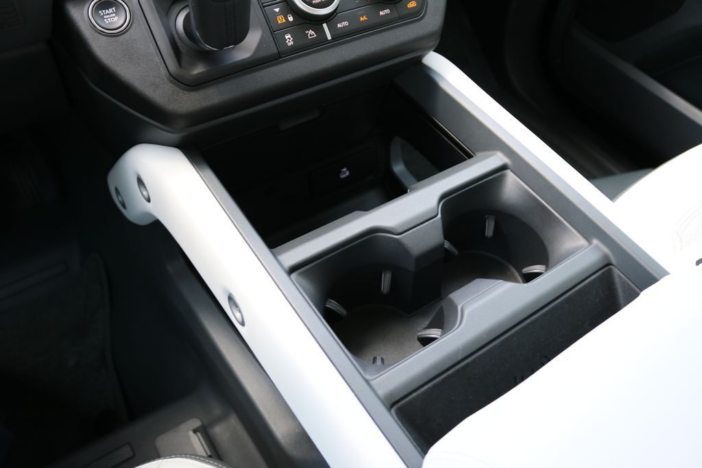 Used 2025  Land Rover X-Dynamic SE image 26