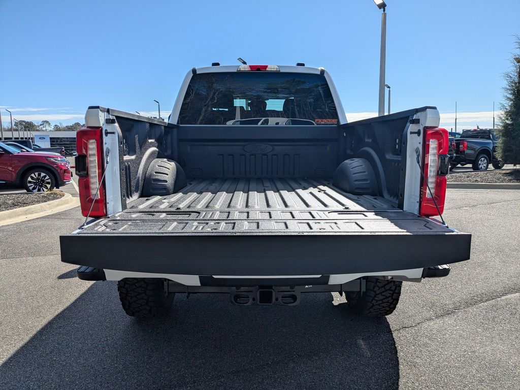 2026 Ford F-250 Super Duty Black Widow