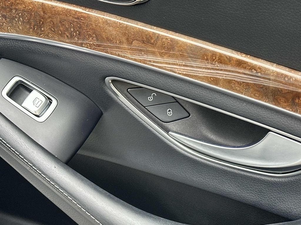 Thumbnail: 2016 Mercedes-Benz S-Class - 21