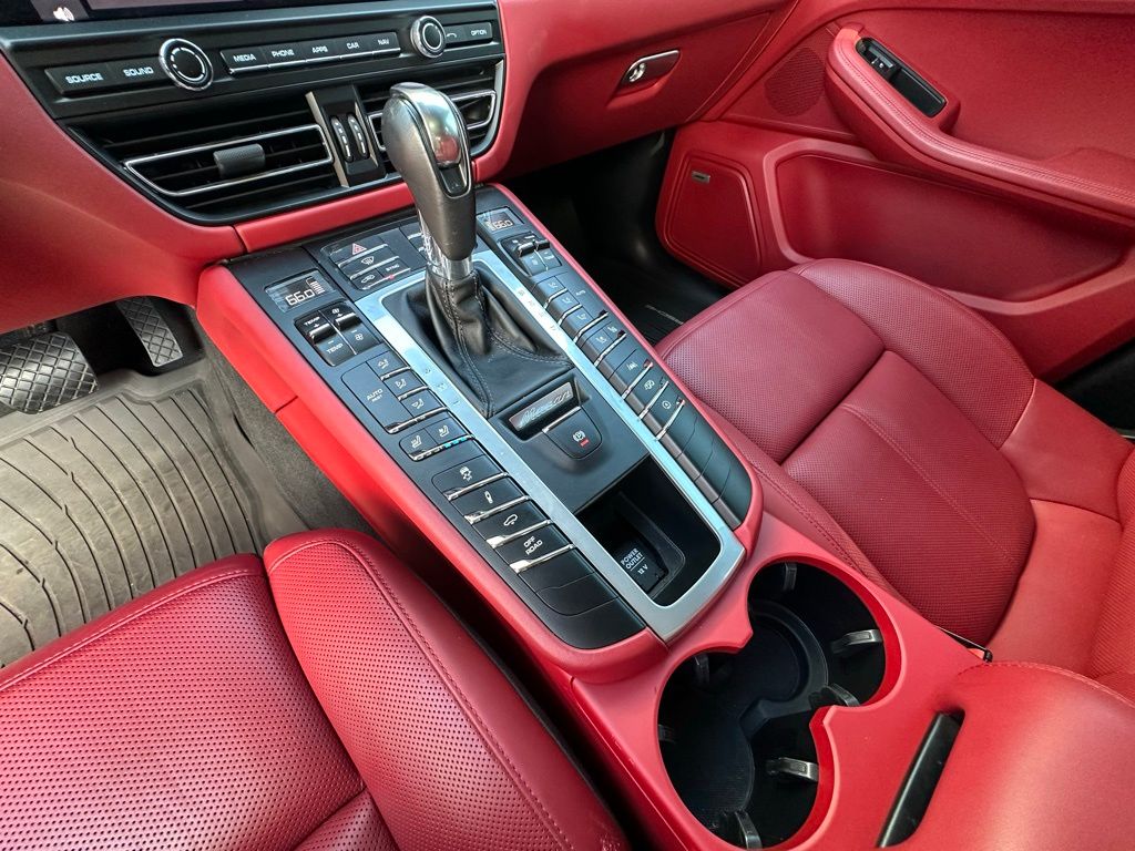 Thumbnail: 2020 Porsche Macan - 29