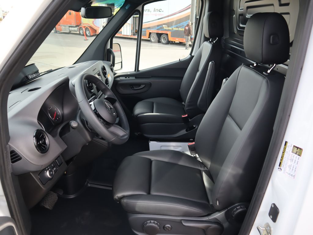 2025 Mercedes-Benz Sprinter 2500 18