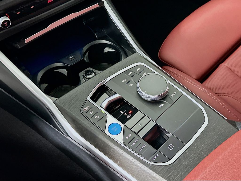 Thumbnail: 2023 BMW i4 - 17