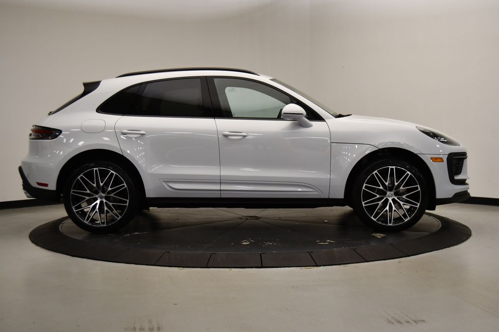 2024 Porsche Macan T 6