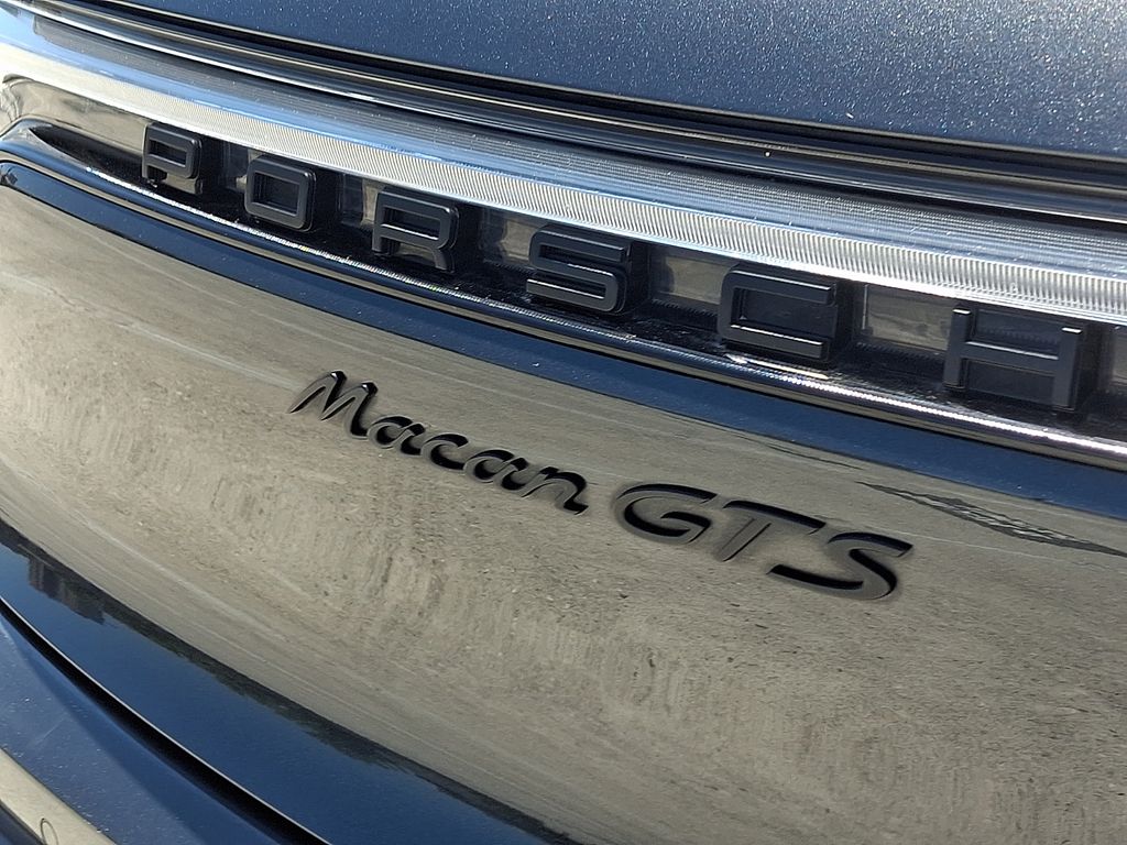 Thumbnail: 2022 Porsche Macan - 32