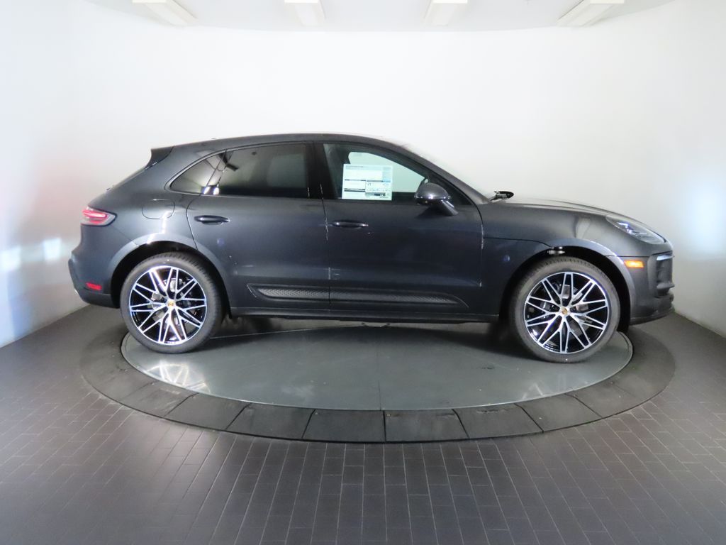 Thumbnail: 2026 Porsche Macan - 8