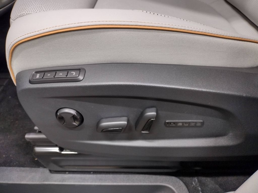 2025 Volkswagen ID. Buzz Pro S Plus