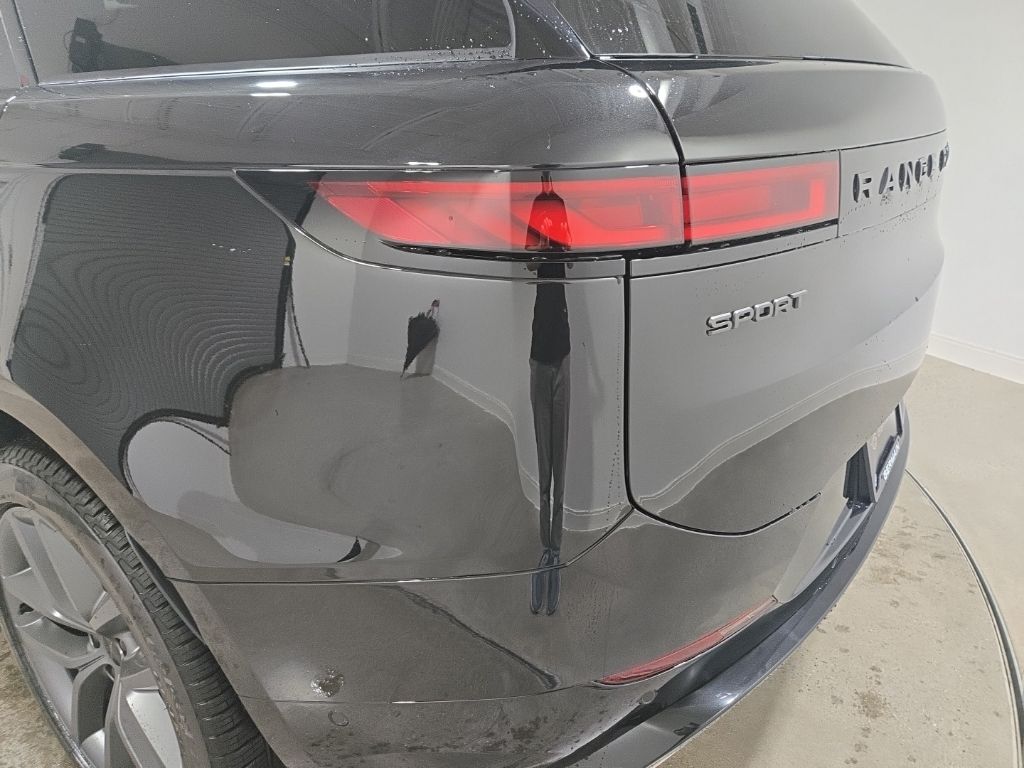 New 2026 Black Land Rover Dynamic SE image 23