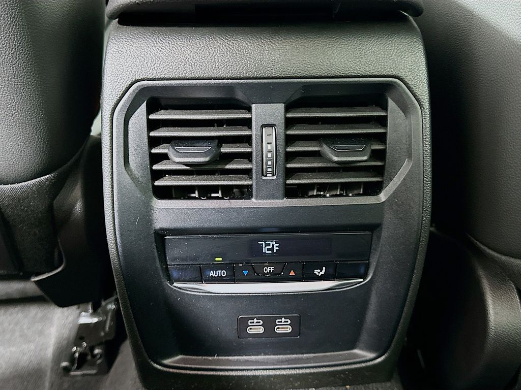 Thumbnail: 2025 BMW 3 Series - 26