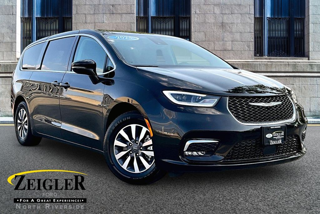 2024 Chrysler Pacifica Hybrid Select