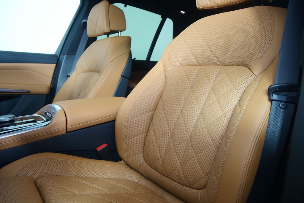 Thumbnail: 2026 BMW X5 - 10