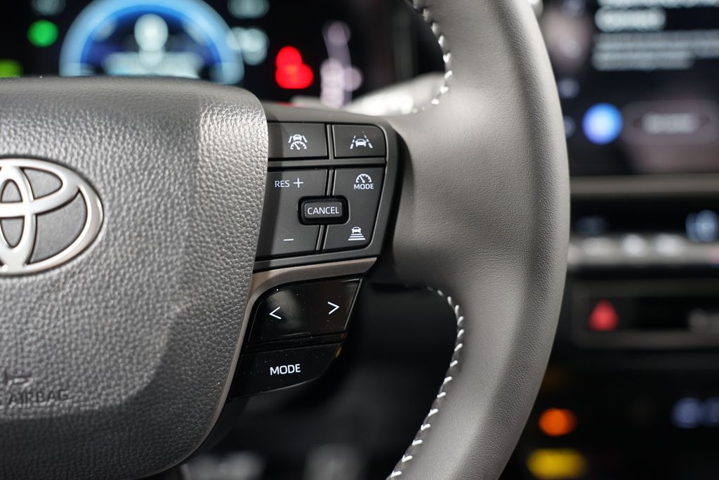 2025 Toyota Camry SE 13