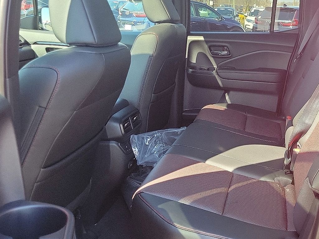 2025 Honda Ridgeline Black Edition 6