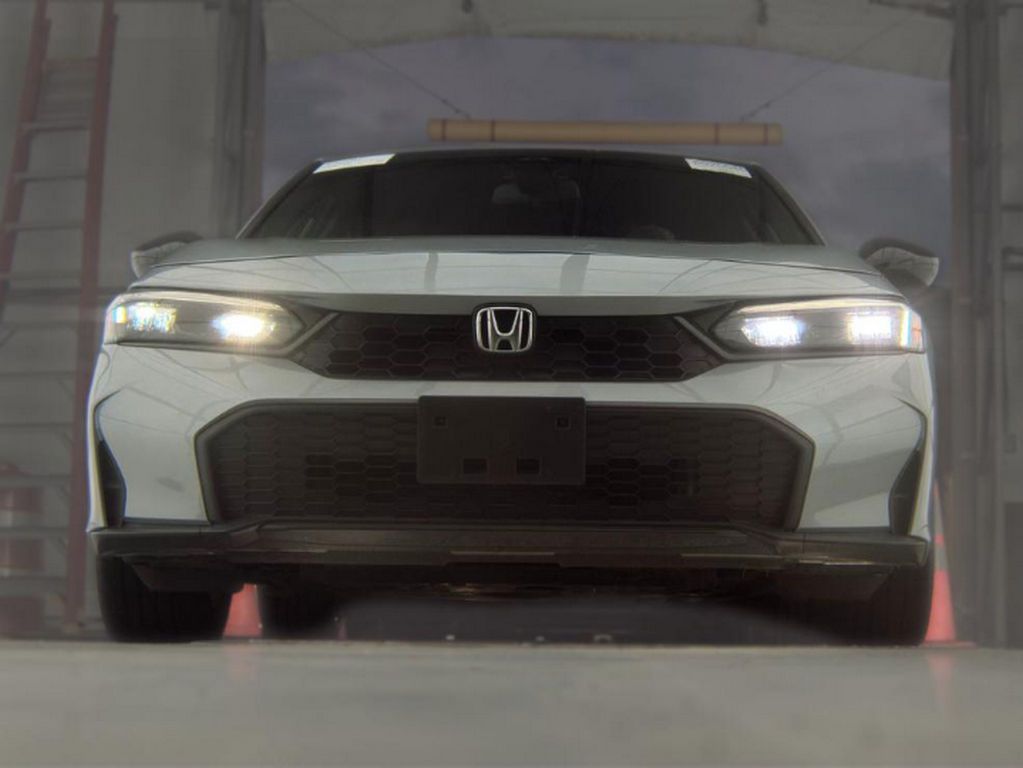 Used 2025 Silver Honda Sport image 3