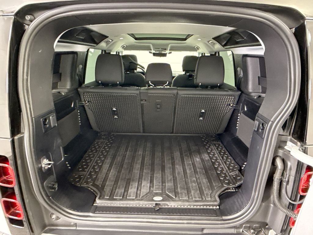 Thumbnail: 2025 Land Rover Defender - 27