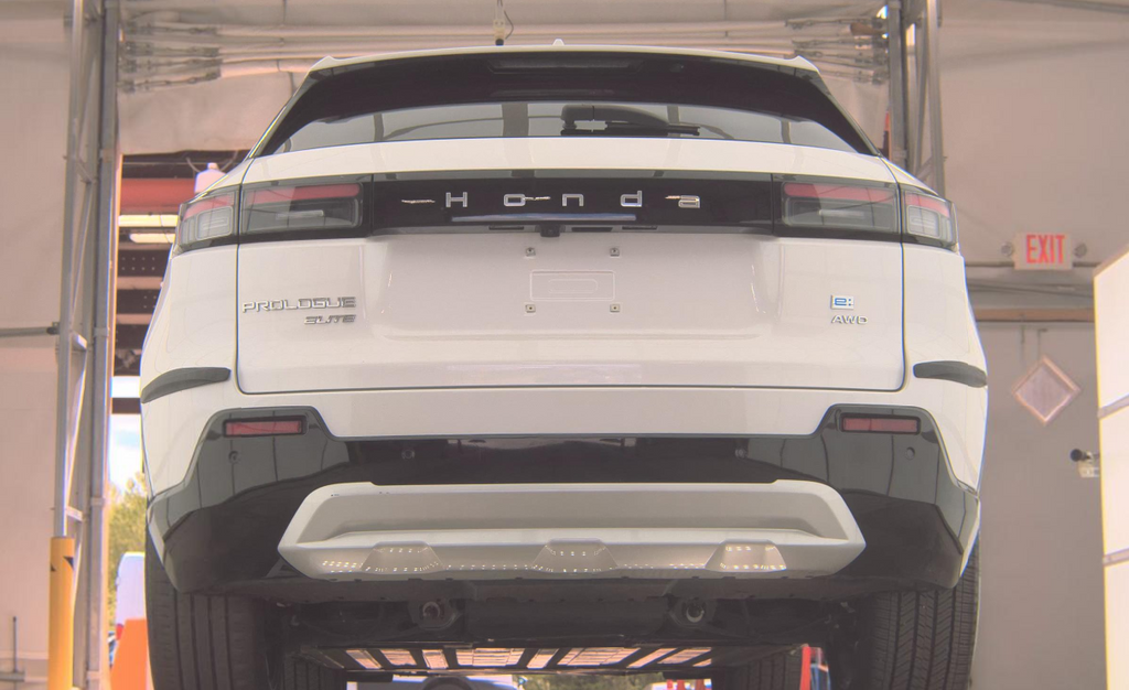 View vehicle photo 7