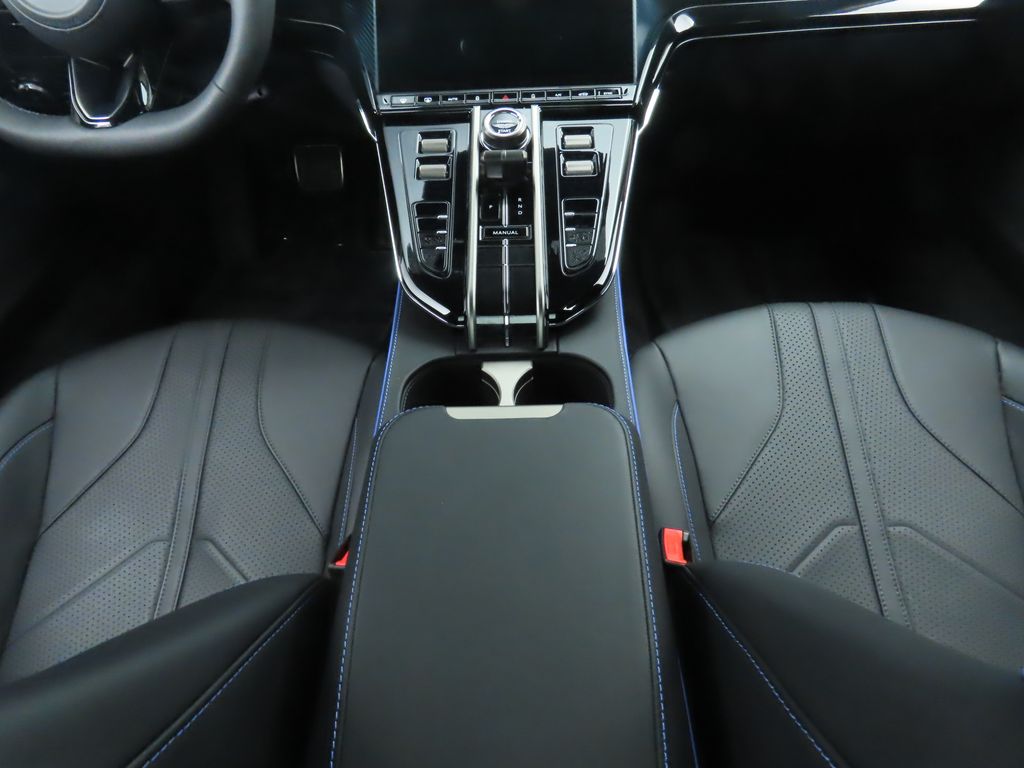 Thumbnail: 2025 Aston Martin Vantage - 17