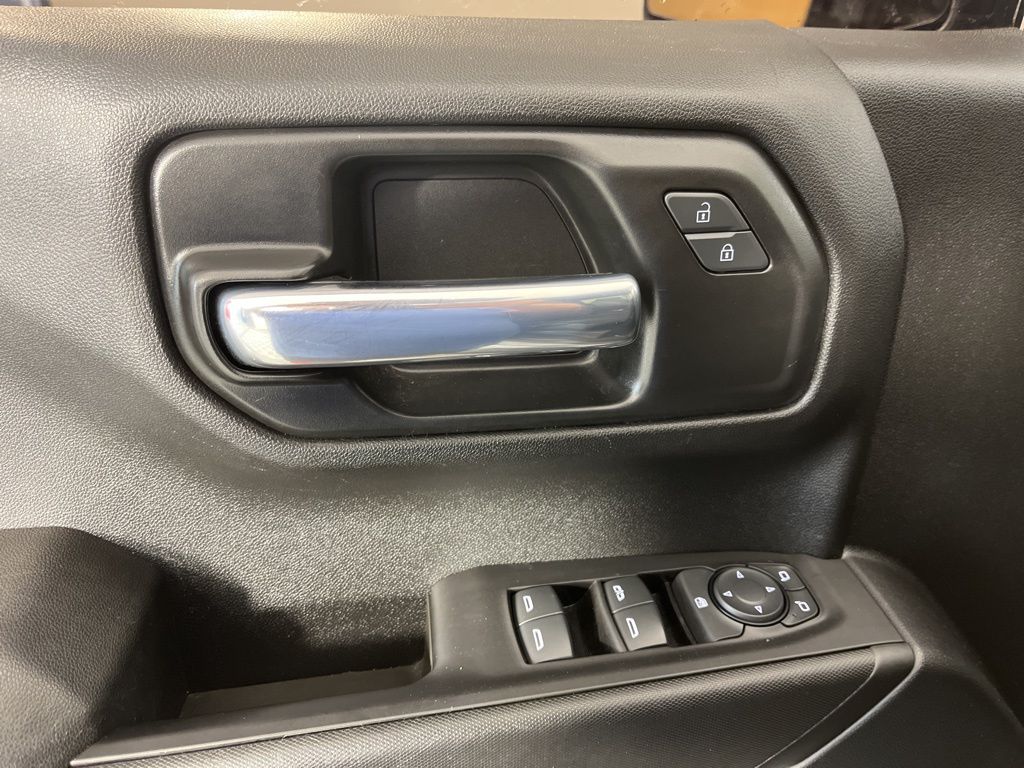 Thumbnail: 2021 Chevrolet Silverado 1500 - 23