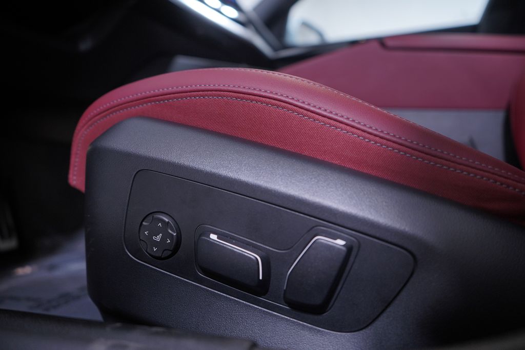 Thumbnail: 2025 BMW 5 Series - 17