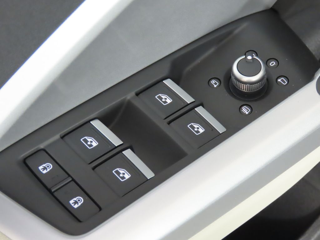 Thumbnail: 2025 Audi Q3 - 31