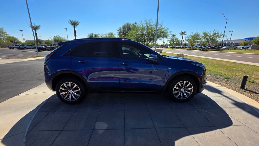 Thumbnail: 2021 Cadillac XT4 - 4
