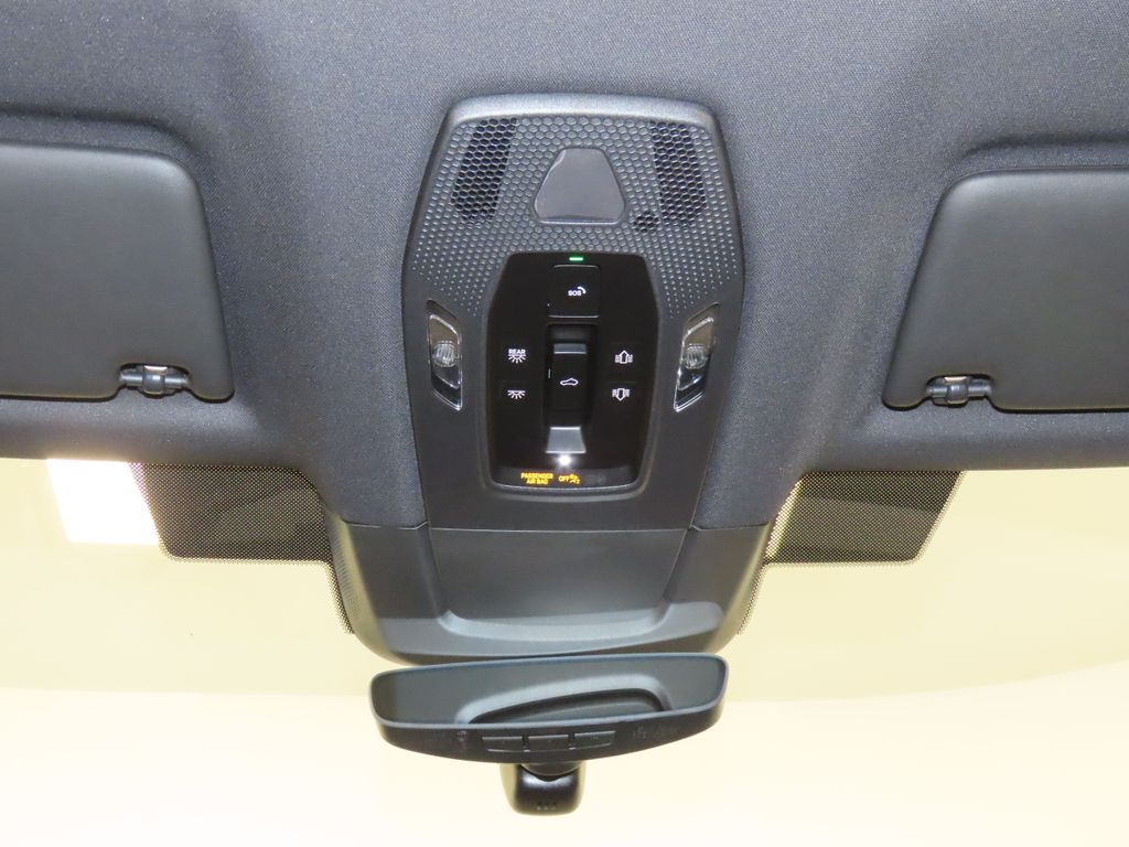 Thumbnail: 2026 Porsche Macan - 31