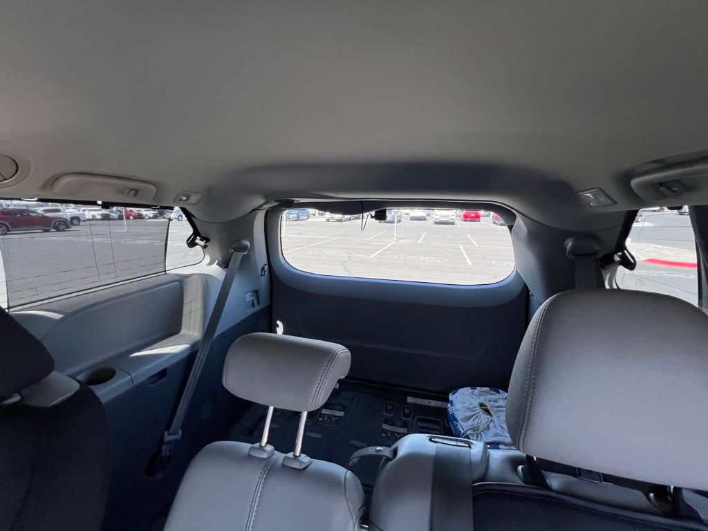 2016 Toyota Sienna XLE 18