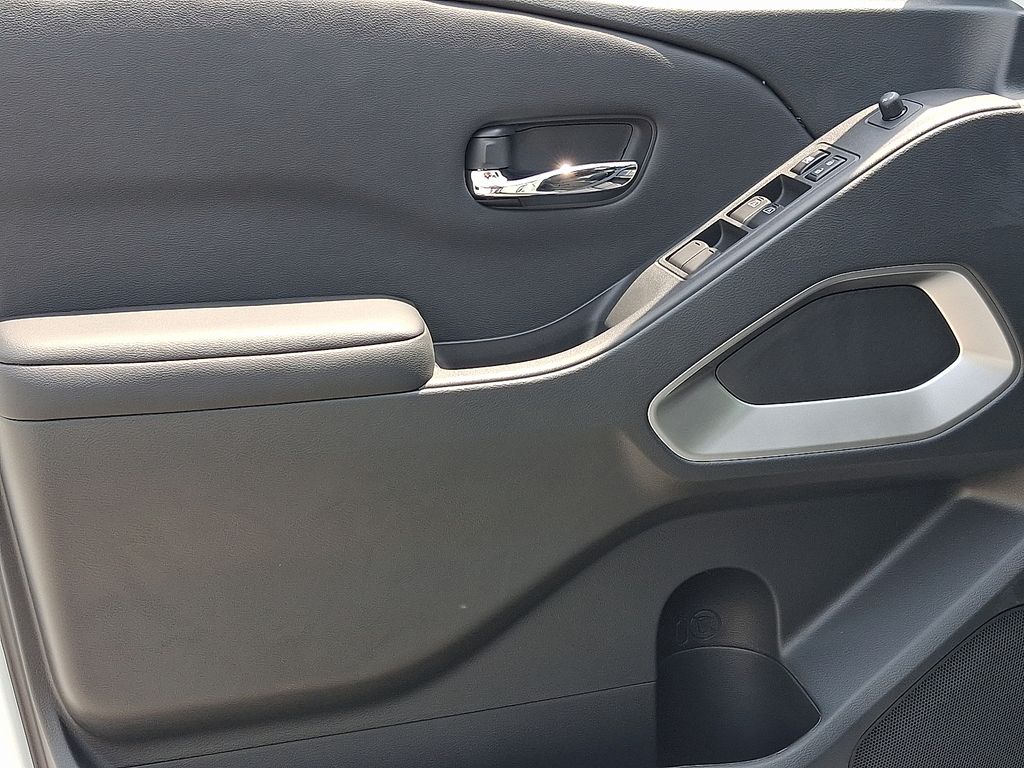 2026 Nissan Frontier — photo 7
