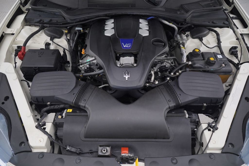 Thumbnail: 2019 Maserati Quattroporte - 15