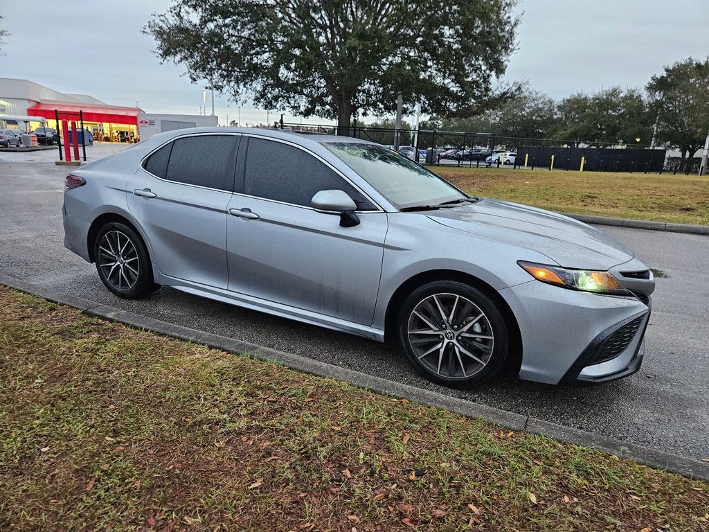 2022 Toyota Camry SE 7