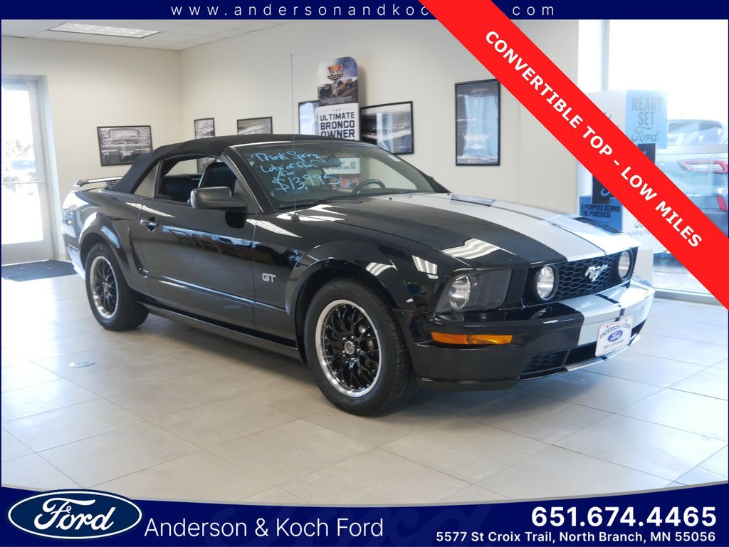 2005 Ford Mustang GT Deluxe Convertible RWD