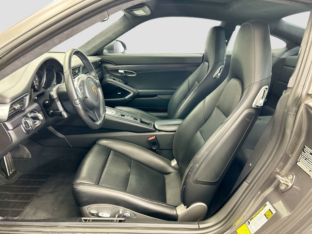 Thumbnail: 2016 Porsche 911 - 5