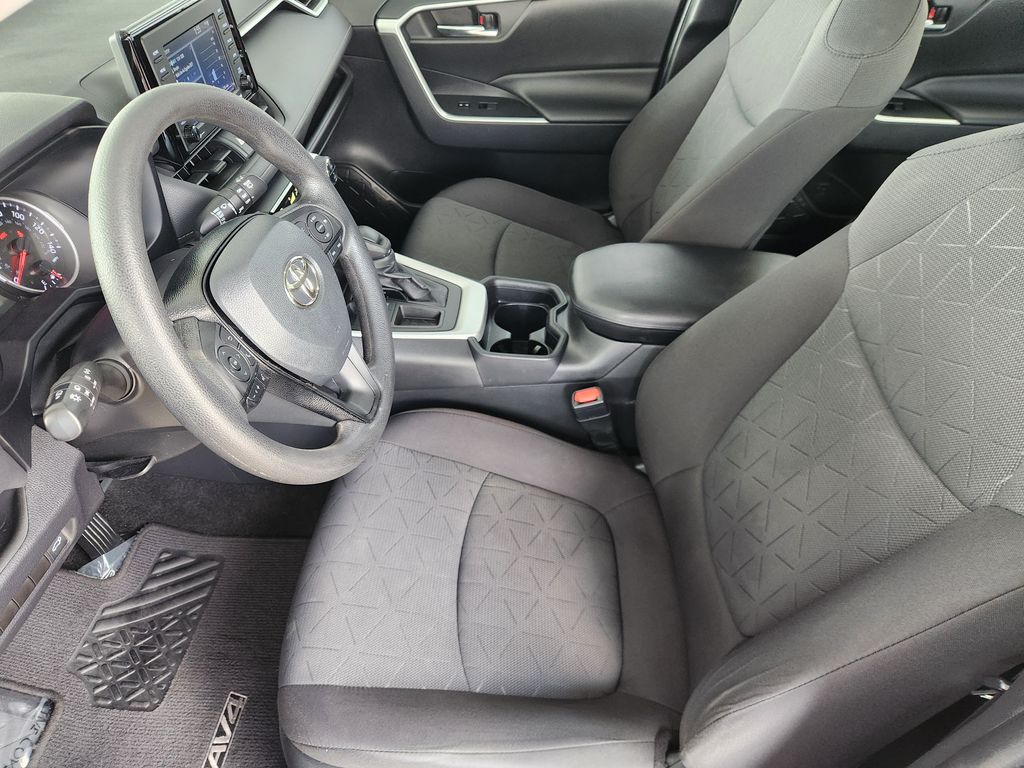2021 Toyota RAV4 XLE - 11