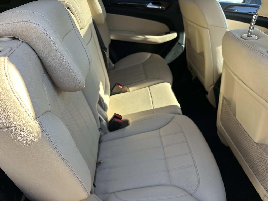 Thumbnail: 2018 Mercedes-Benz GLS - 23