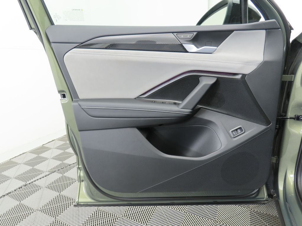 Thumbnail: 2025 Volkswagen Tiguan - 25