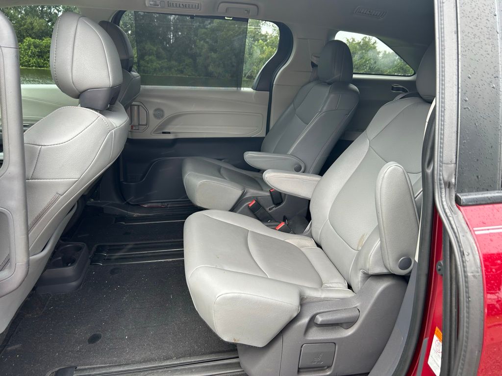 Thumbnail: 2021 Toyota Sienna - 14