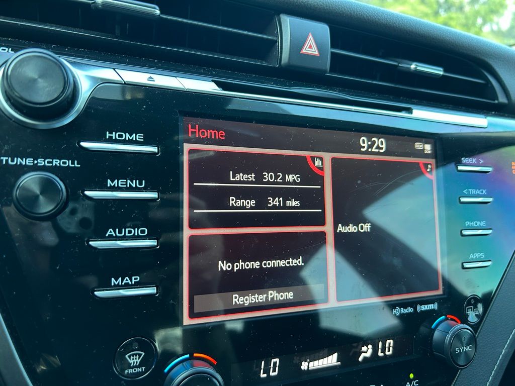 2020 Toyota Camry SE 24