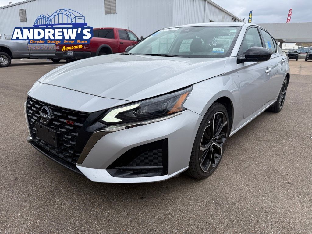 Brilliant Silver Metallic 2025 Nissan Altima 2.5 SR FWD Sedan Front-Wheel Drive Continuously Variable Transmission