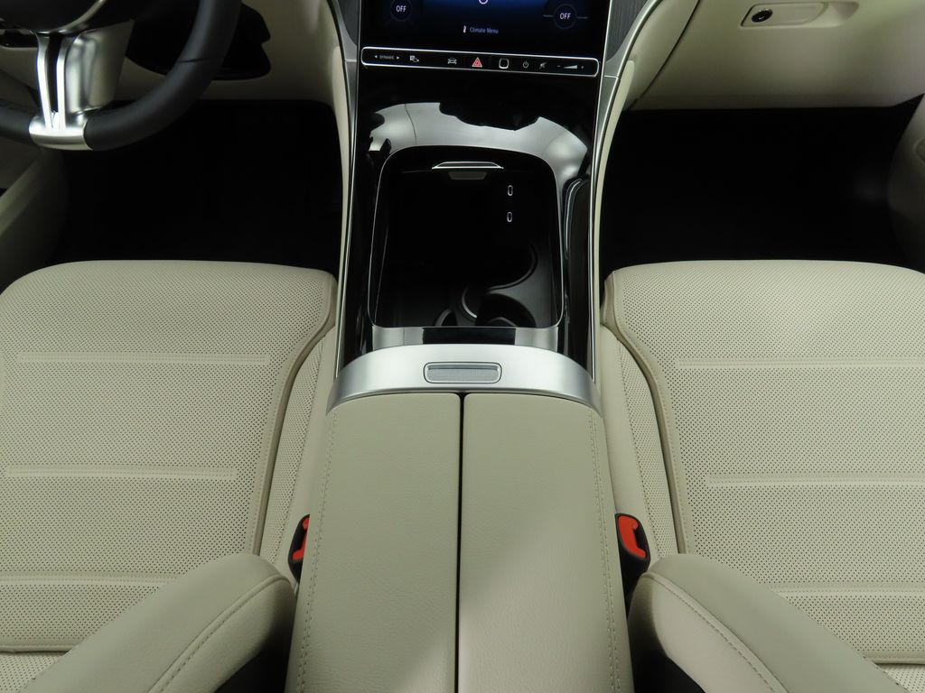 Thumbnail: 2025 Mercedes-Benz GLC - 16