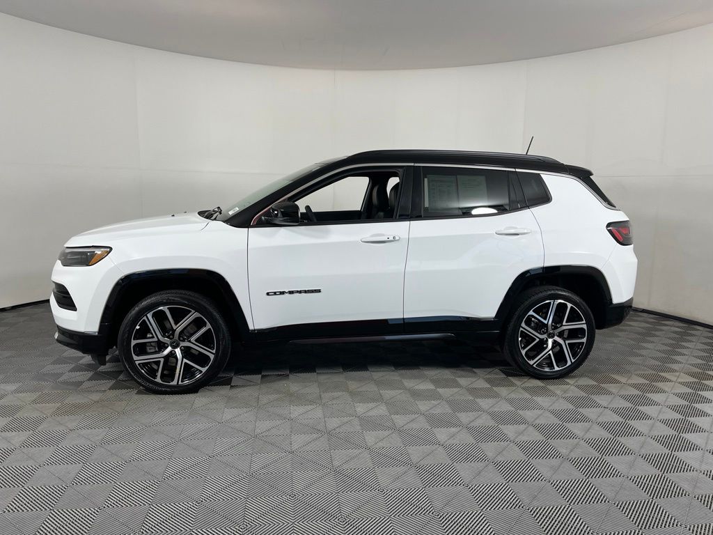 Thumbnail: 2025 Jeep Compass - 17