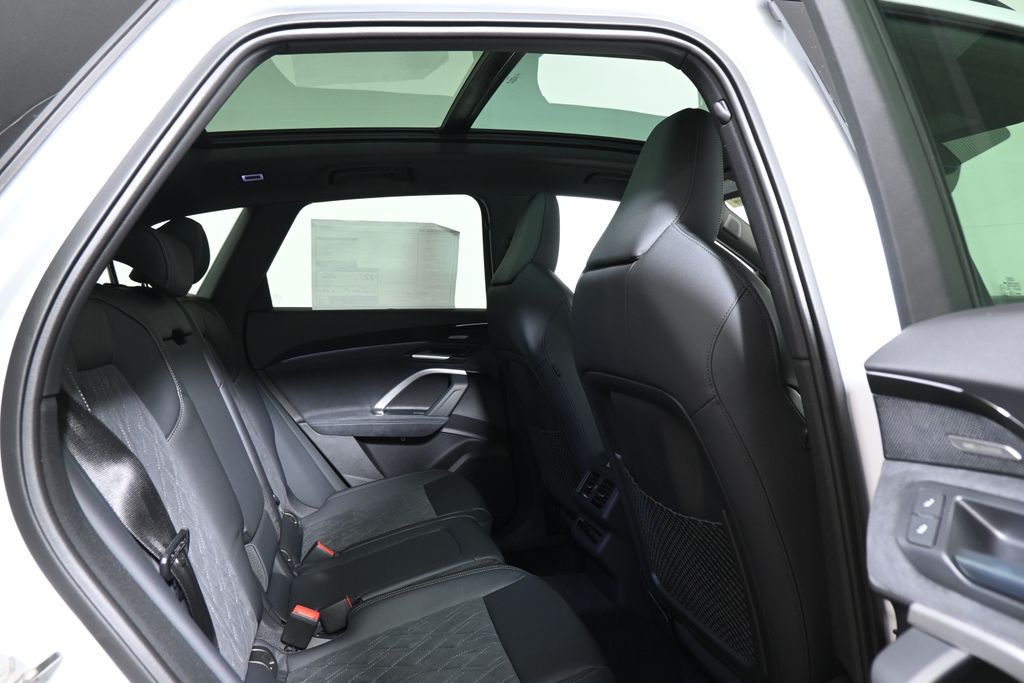 Thumbnail: 2025 Audi SQ5 - 20