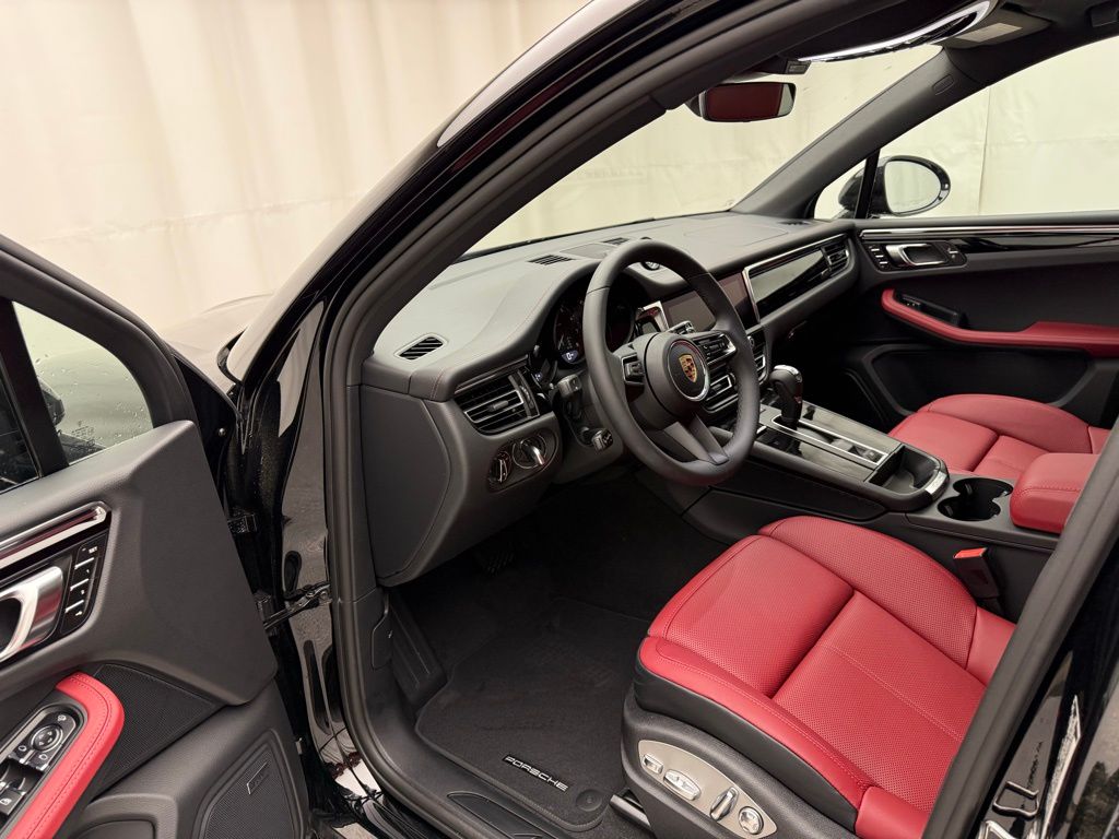 Thumbnail: 2025 Porsche Macan - 3
