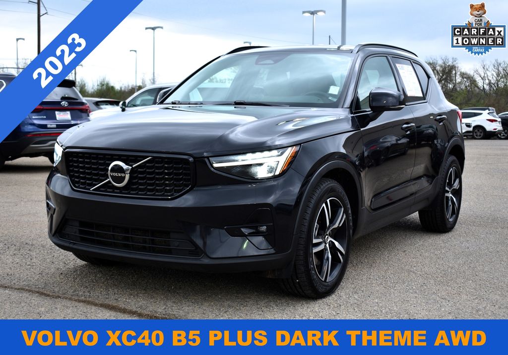 2023 Volvo XC40 B5 Plus Dark Theme AWD