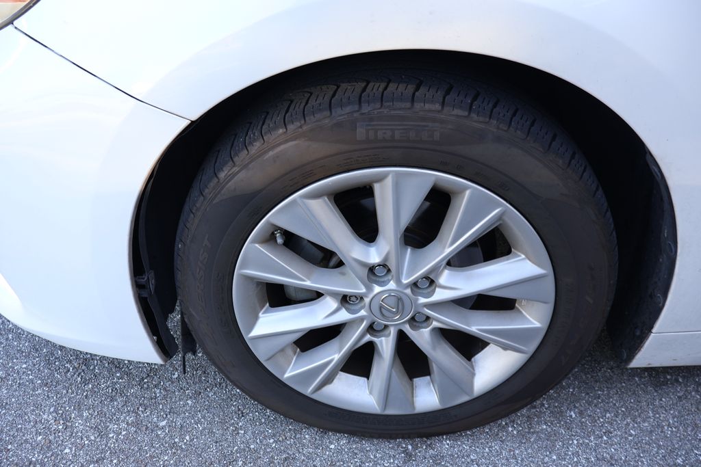 Thumbnail: 2015 Lexus ES - 4