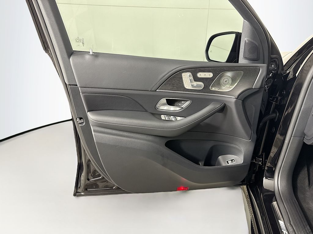 Thumbnail: 2026 Mercedes-Benz GLE - 26