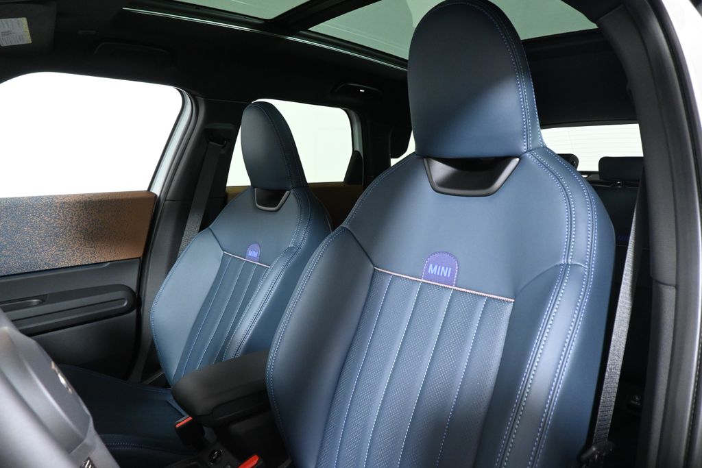 Thumbnail: 2027 MINI Cooper Countryman - 16