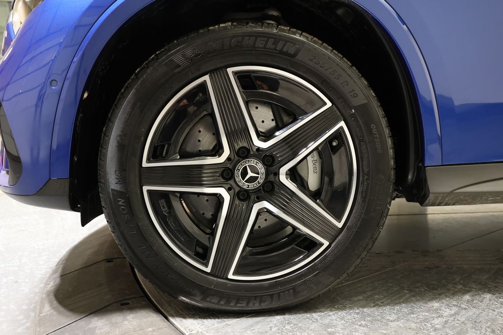 Thumbnail: 2025 Mercedes-Benz GLC - 13