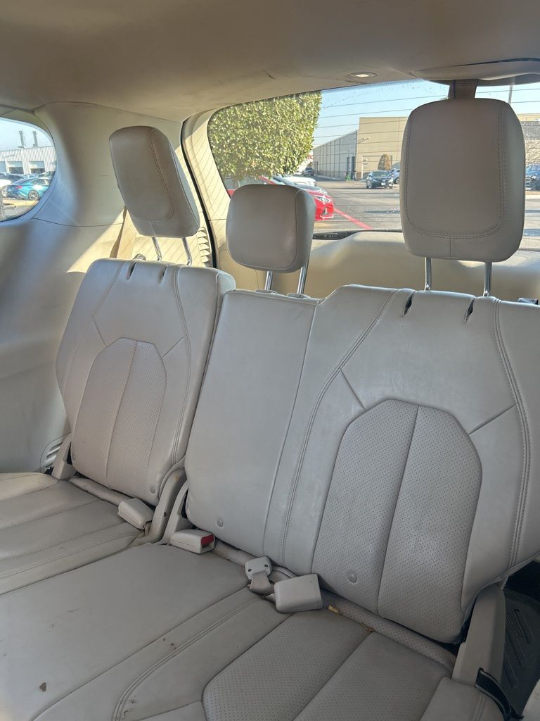 Thumbnail: 2021 Chrysler Voyager - 9