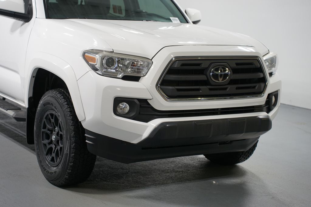 Thumbnail: 2019 Toyota Tacoma - 4